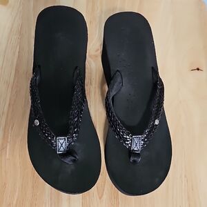 Roxy Black Braided Strap Flip Flops
